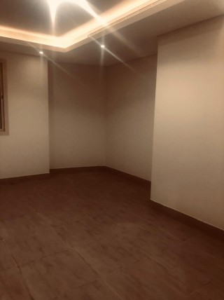 شقه للايجار  في كمباوند